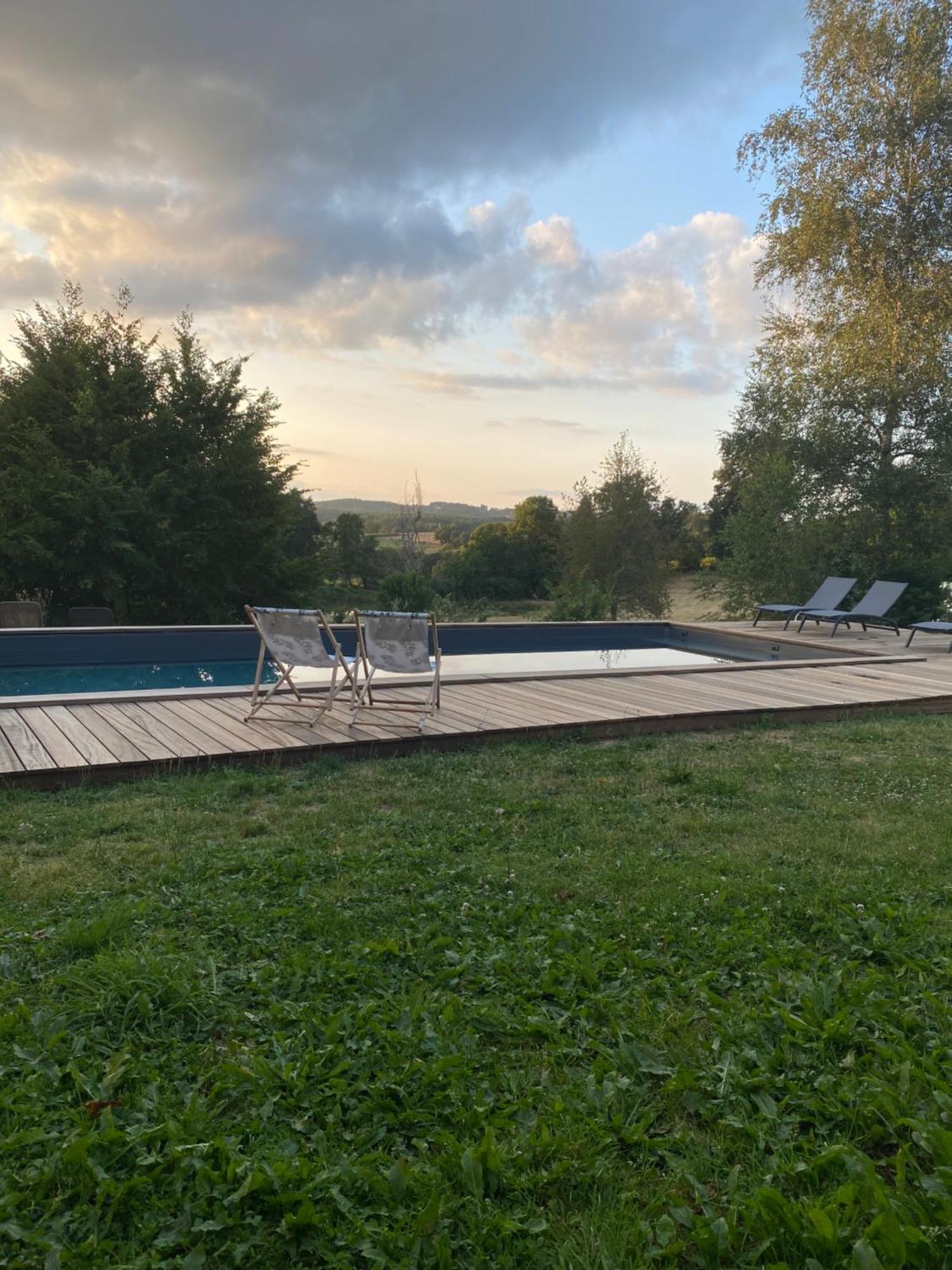 Sarroux Une Pause En Correze מראה חיצוני תמונה